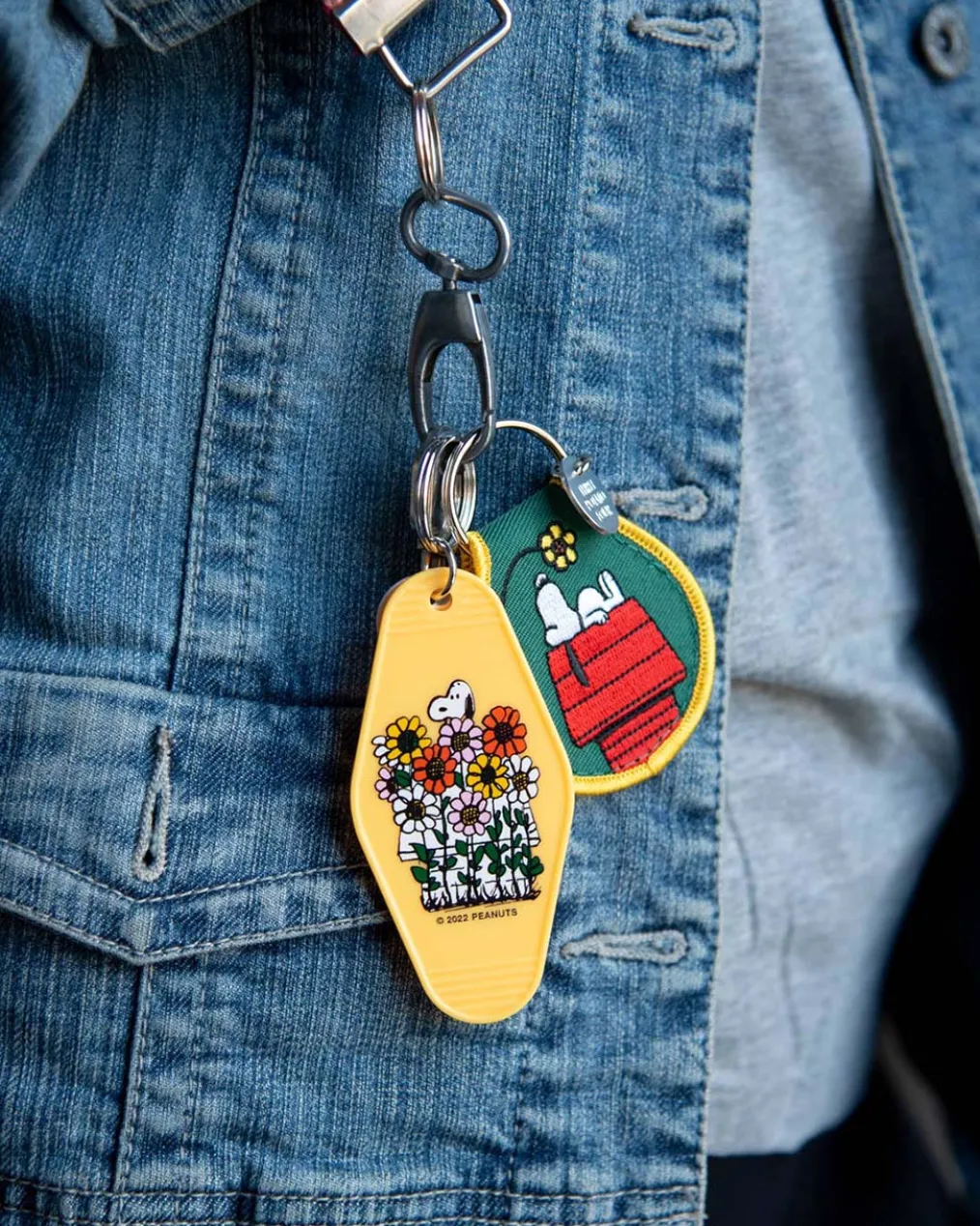 Snoopy Doghouse Flower Patch Keychain